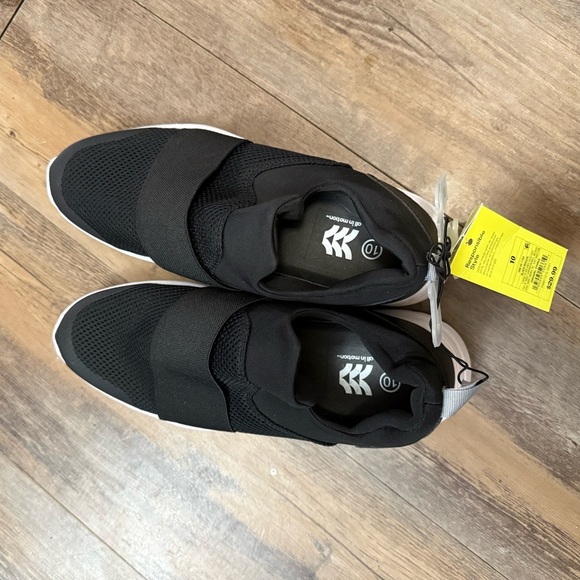 NWT All in Motion Men Basic Black Sneakers - Picture 3 of 3